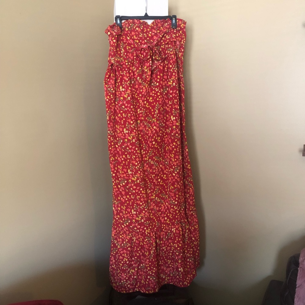 HOST PICK!! Ditsy Floral Bandeau Knot Detail Maxi Dress - Picture 4 of 6